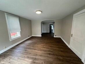 Building Photo - 7 N State St