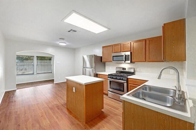 Building Photo - 301 Nicole Way