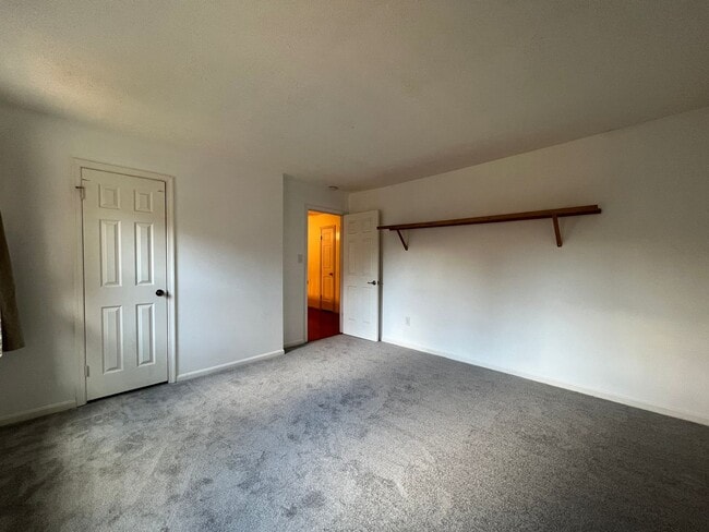 Building Photo - ***Coming Soon*** Spectacular 3 Bed 3.5 Bath Brick Home in Scenic Riverview Estates