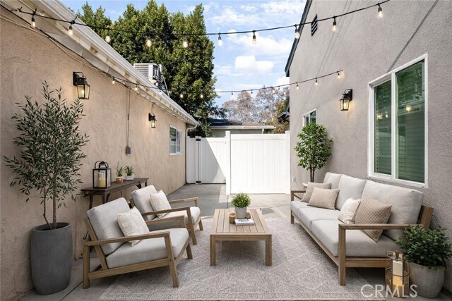 Building Photo - 7044 White Oak Ave