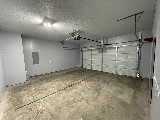 Building Photo - Home For Rent