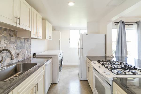 Building Photo - PEACEFUL SERENITY IN CHATEAU NEWTOWN AIEA 2BR/1.5BA/1PKG TOWNHOUSE (AIEA)