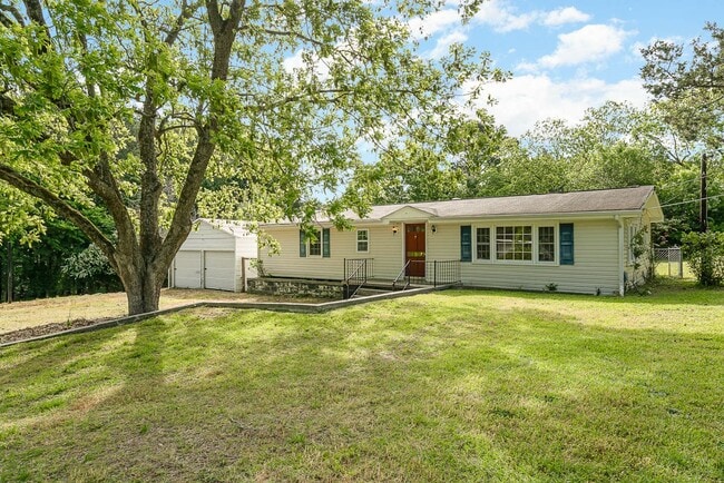 Primary Photo - Charming 3BD, 2BA Raleigh Home on a Large ...
