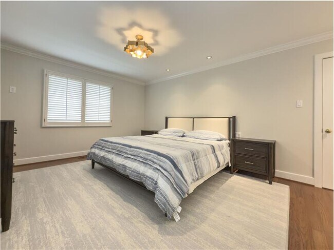 Building Photo - 42 Greythorne Woods Cir