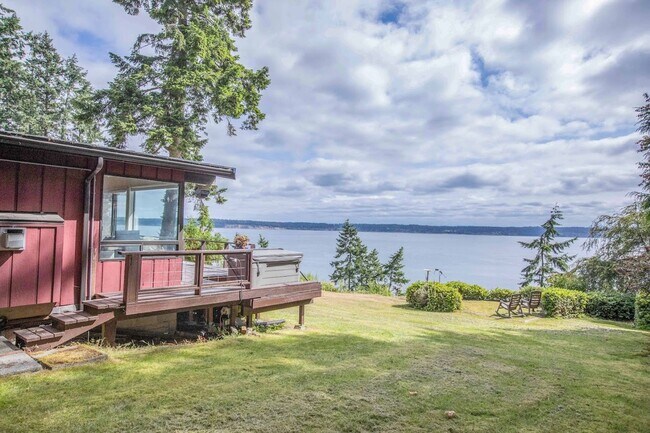 Building Photo - Gorgeous Langley Home With Water View and ...