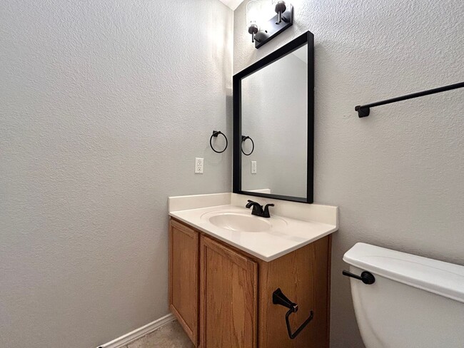 Building Photo - Move-In Ready 3/BR 2/BA Home Featuring Fireplace, Garage & Private Yard