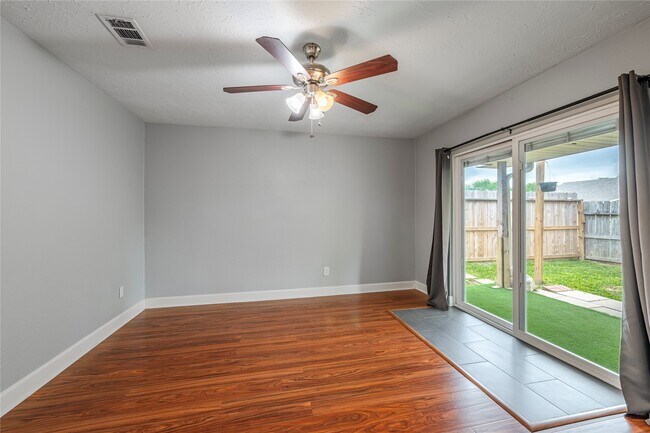 Building Photo - 407 Juniper Ct