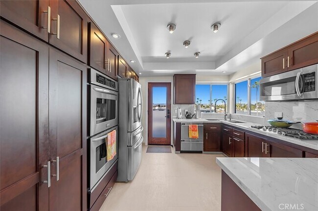 Building Photo - 760 Manhattan Beach Blvd