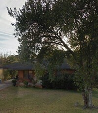 Building Photo - 3 Bedroom 1 bath house