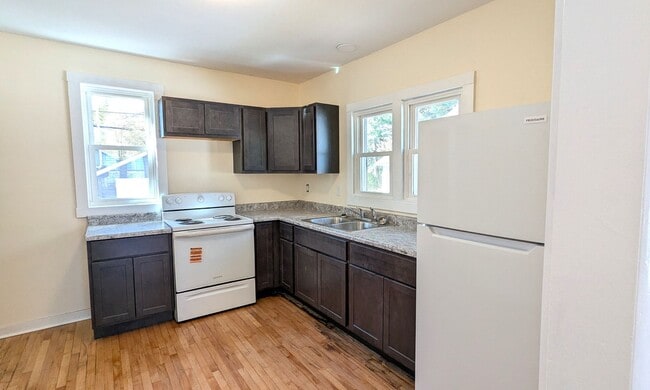 Building Photo - 969 Fleming- 2 bedroom house with basement and garage