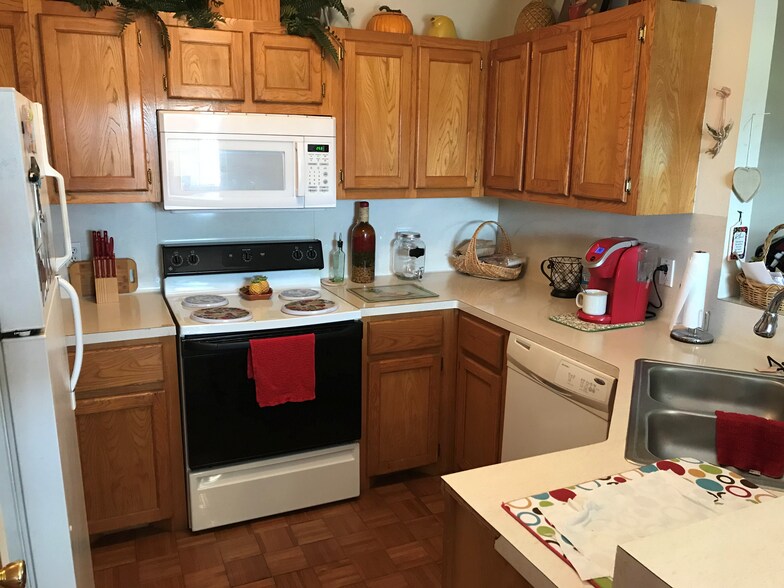 KitchenL - 505 palm valley cir