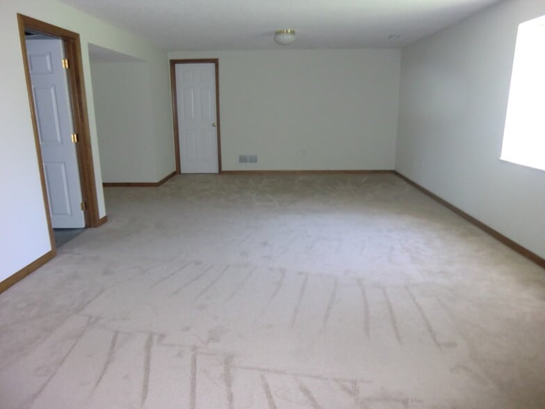 Building Photo - 104 Lake Saint Ellen Dr