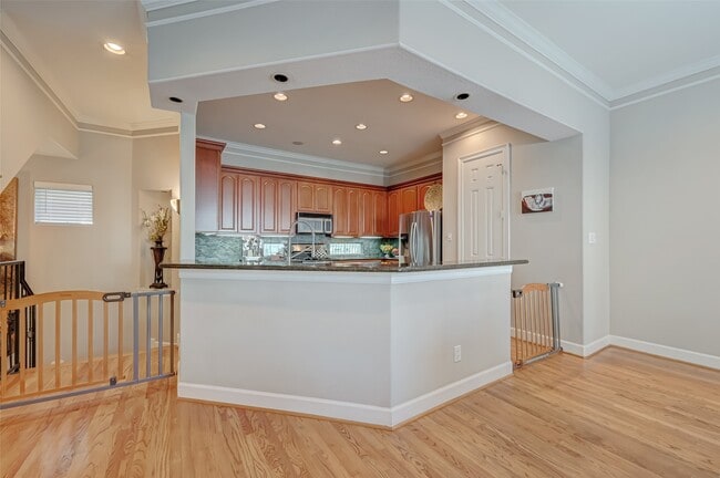 Building Photo - 410 Fowler St