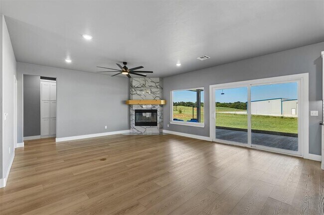 Building Photo - 4930 Meadow Dr