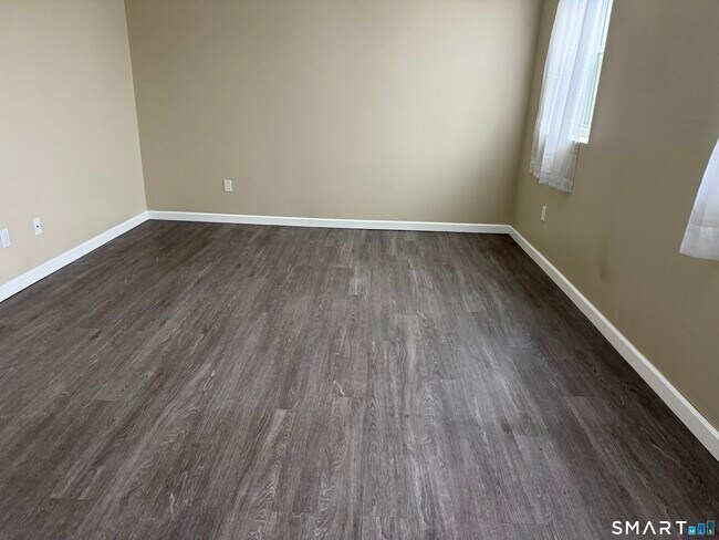 Building Photo - 57 Hollis Dr