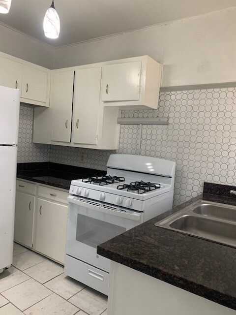 Building Photo - 1800 Dante St