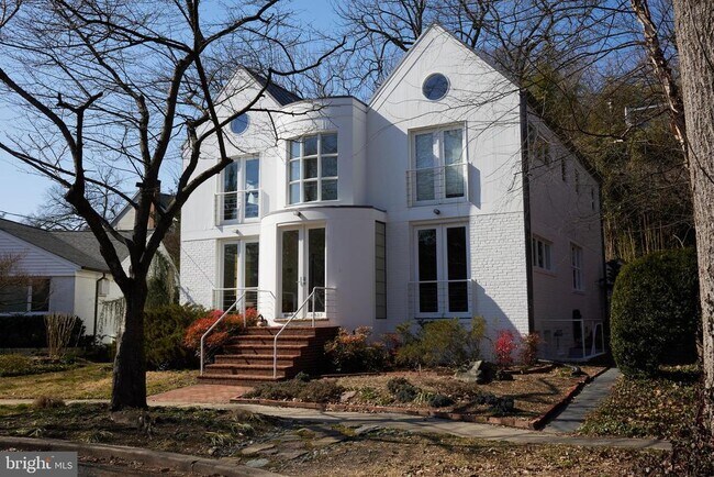 Building Photo - 4527 Q Pl NW