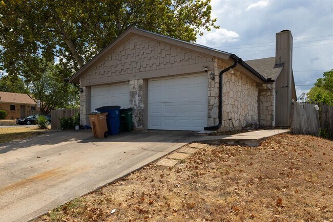 Building Photo - 2401 Singletree Ave