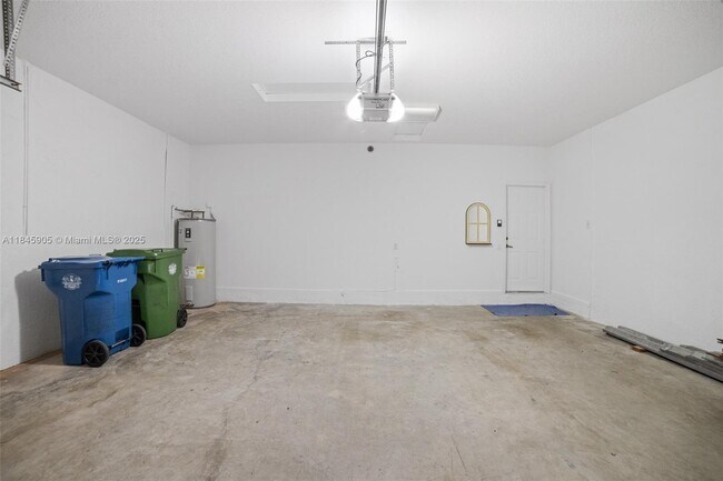 Building Photo - 896 Marina Dr