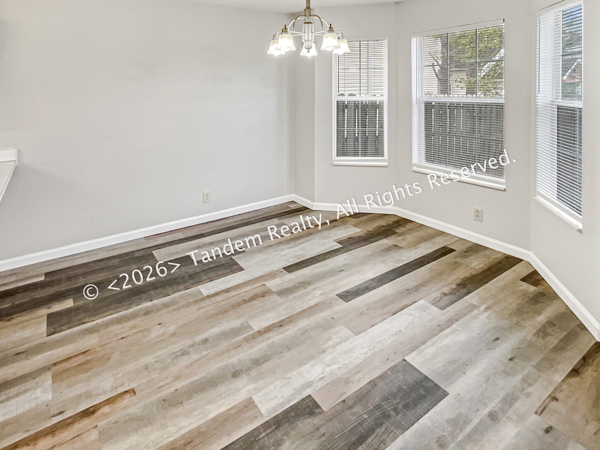 Building Photo - 512 Selsey Ct S