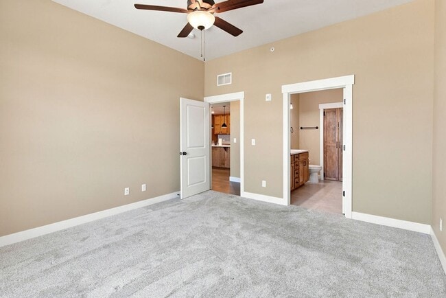 Building Photo - 4622 Hahns Peak Dr