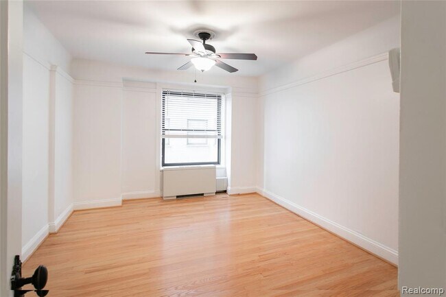 Building Photo - 15 E Kirby St