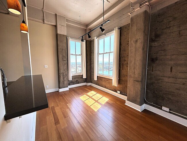 Building Photo - Your Landmark Lifestyle Starts Here: 1BR w...