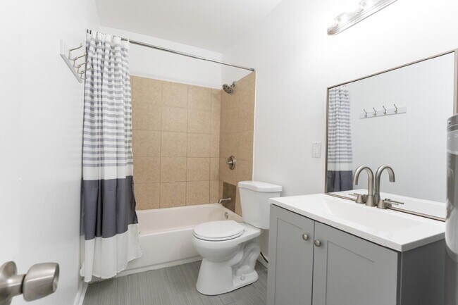 Building Photo - Update 2 Bed 1 Bath in The Nations