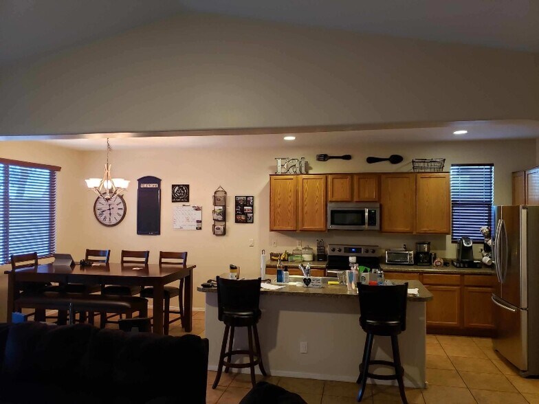 Building Photo - 5028 N River Fringe Dr