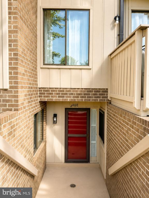 Building Photo - 2480 Glengyle Dr