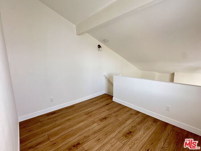 Building Photo - 9939 Topanga Canyon Blvd