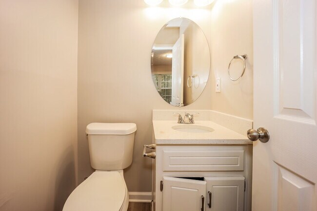 Building Photo - 233 Northbridge Dr