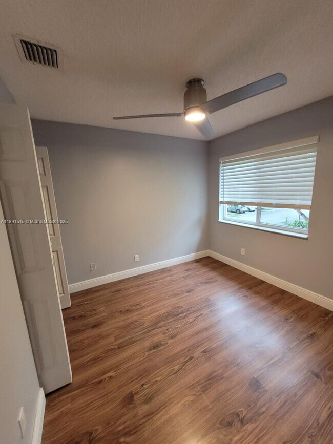 Building Photo - 549 NW 208th Way