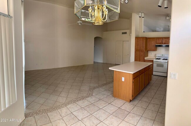 Building Photo - 13757 W Vernon Ave