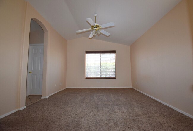 Building Photo - Beautiful Gilbert Home!