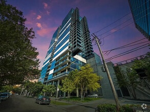 Building Photo - 860 W Blackhawk St