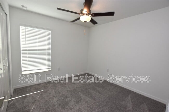 Building Photo - 1940 Red Lp