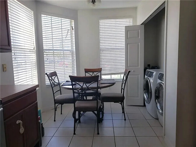 Building Photo - 6401 Barksdale Way