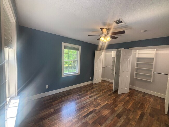 Building Photo - Fully Updated 2BR with Garage, Fenced Yard & Prime Johnson City Location