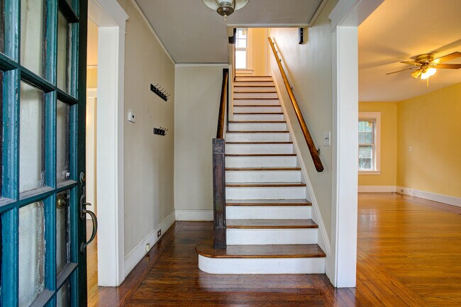 Building Photo - 123 Warren Ave