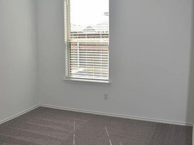 Building Photo - 217 English Oak St