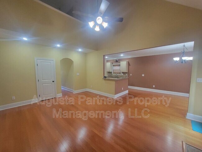 Building Photo - 1010 Barrett Dr