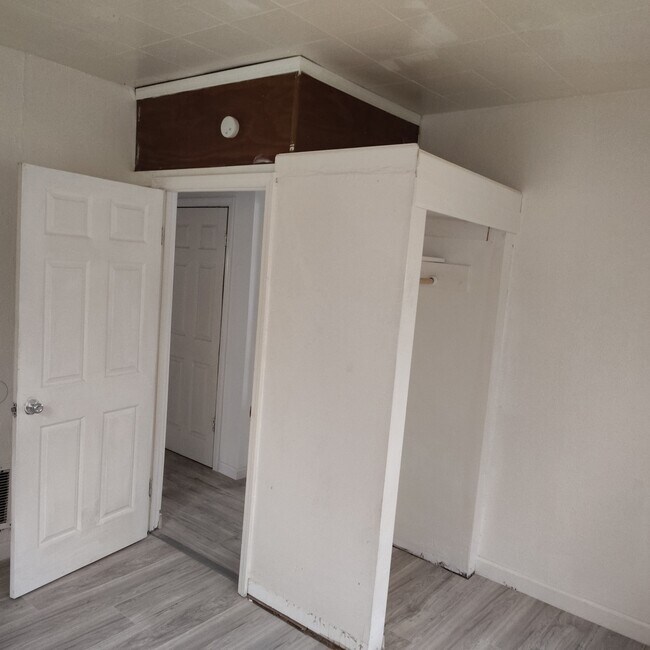 Building Photo - 701 Pemberton Pl