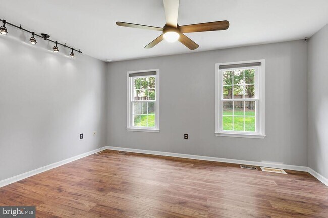 Building Photo - 7690 Green Garland Dr