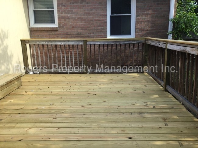 Building Photo - 207 Oak Ridge Ln