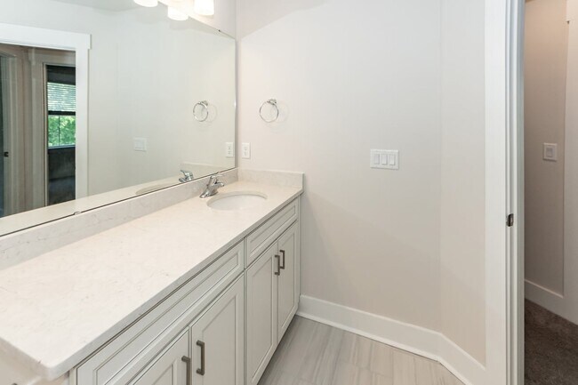 Building Photo - 7722 Park Gate Dr