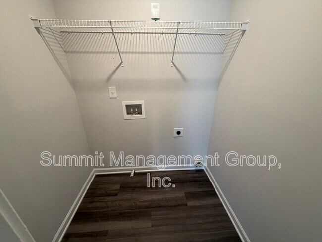 Building Photo - 160 Heard Ln