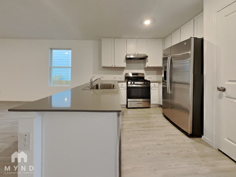 Building Photo - 14521 Payton Flts