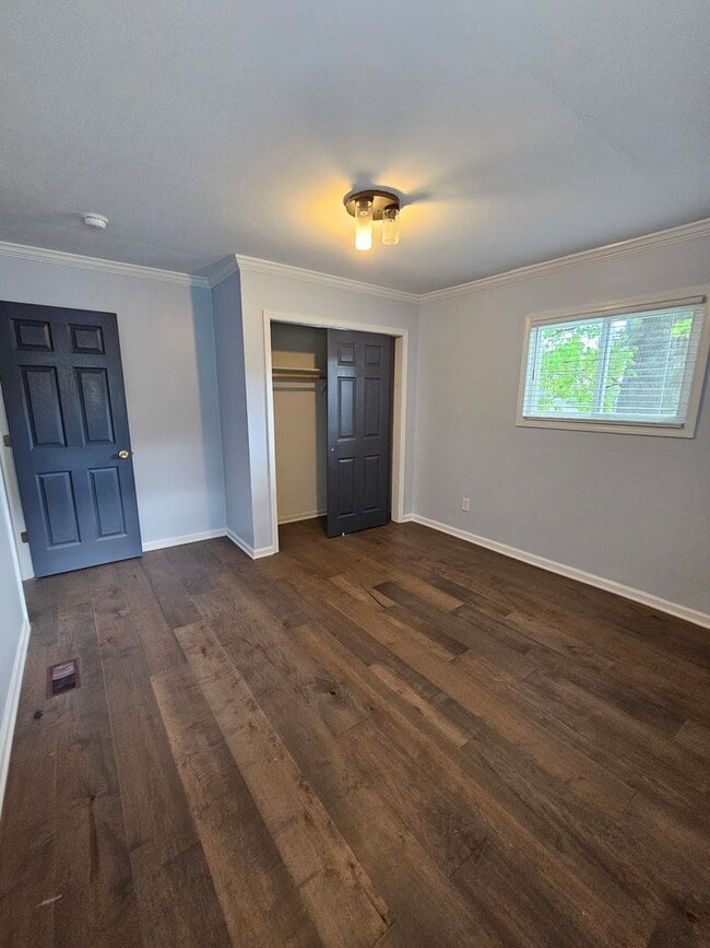 Building Photo - Stunning 4 Bed 2 Bath Single Family Rental...