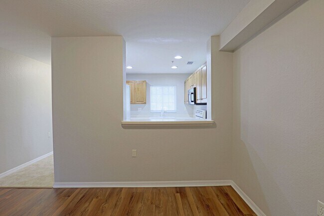 Building Photo - Villages of Stoneybrook 12000-1403